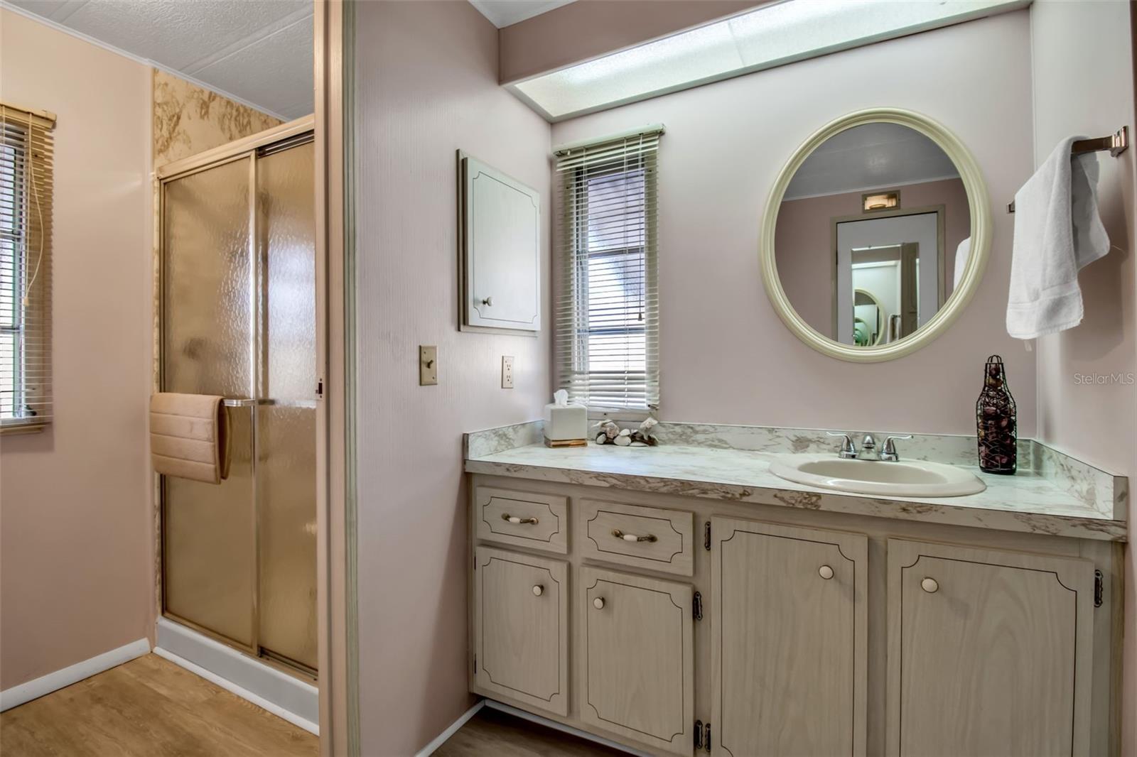 Image 16 of 30 For 5619 Bayshore Road 160