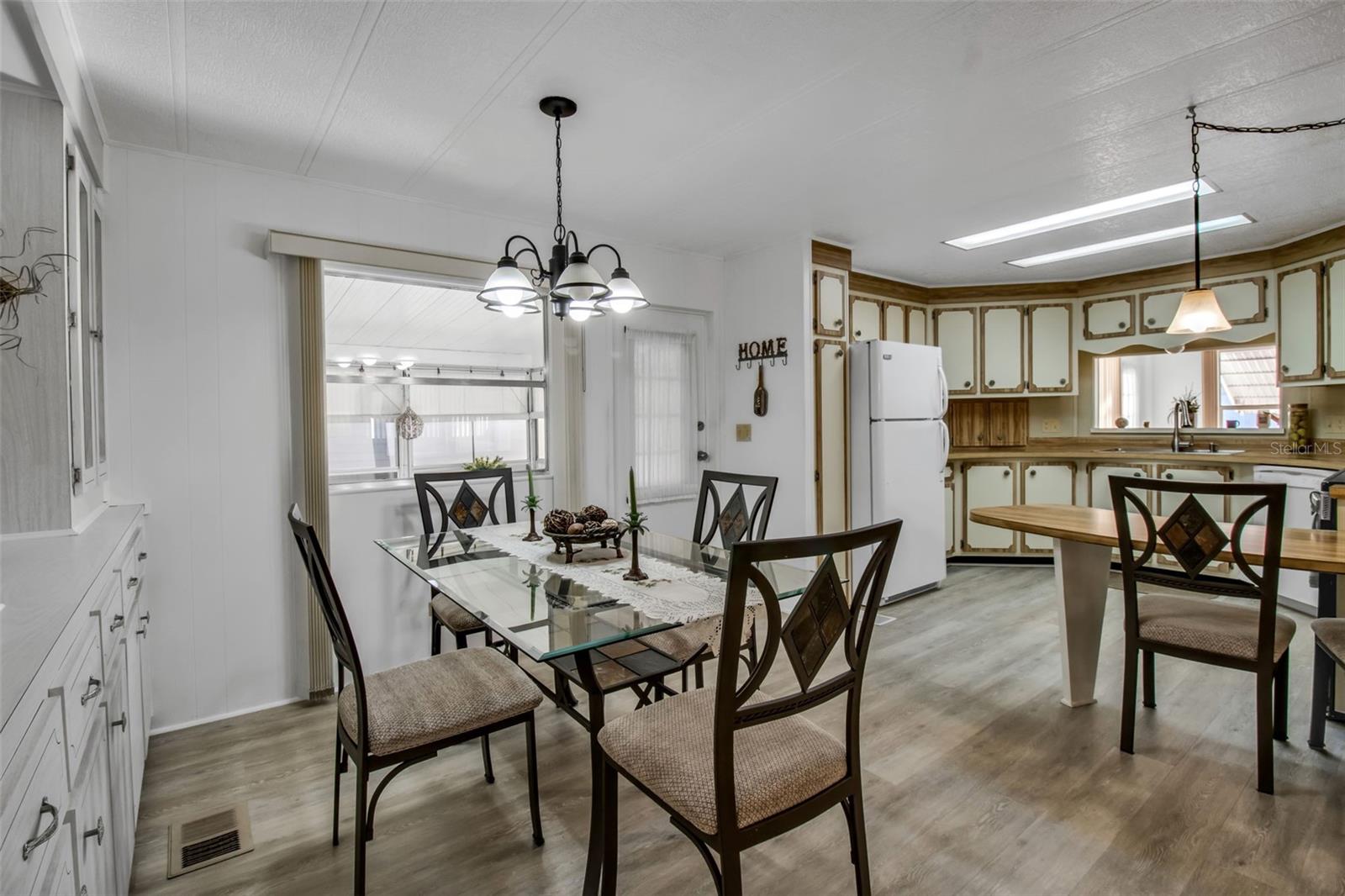 Image 5 of 30 For 5619 Bayshore Road 160