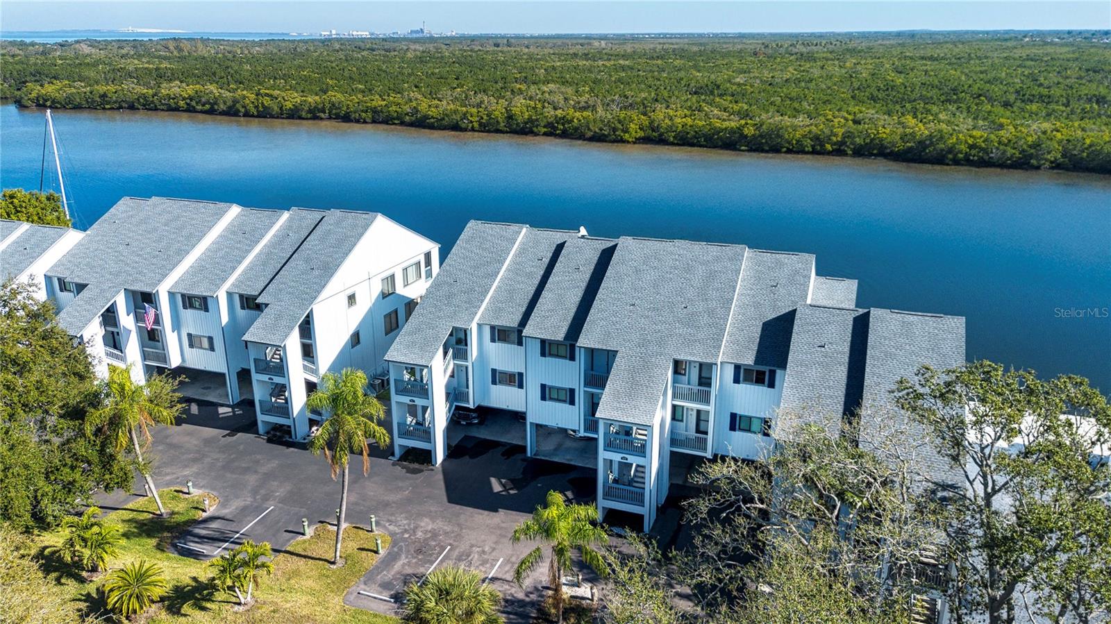 Image 26 of 52 For 817 Bahia Del Sol Drive 40