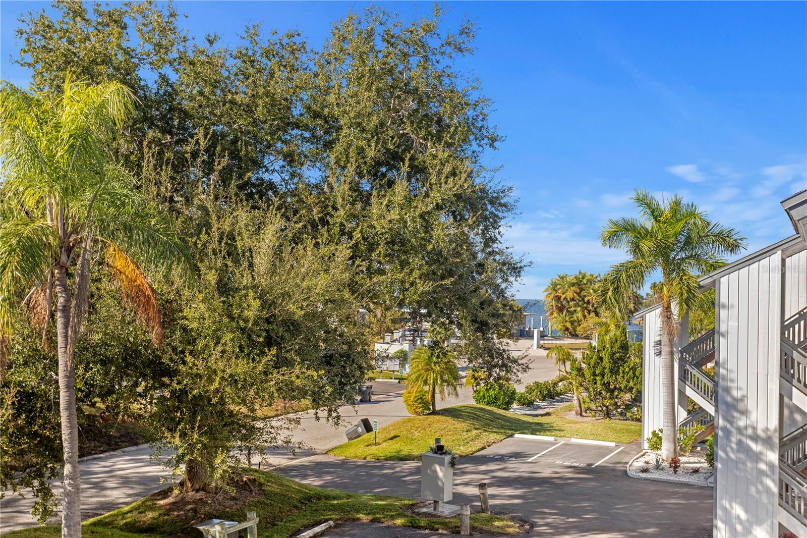 Image 4 of 52 For 817 Bahia Del Sol Drive 40