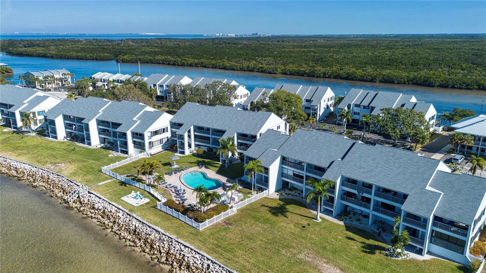 Image 40 of 52 For 817 Bahia Del Sol Drive 40