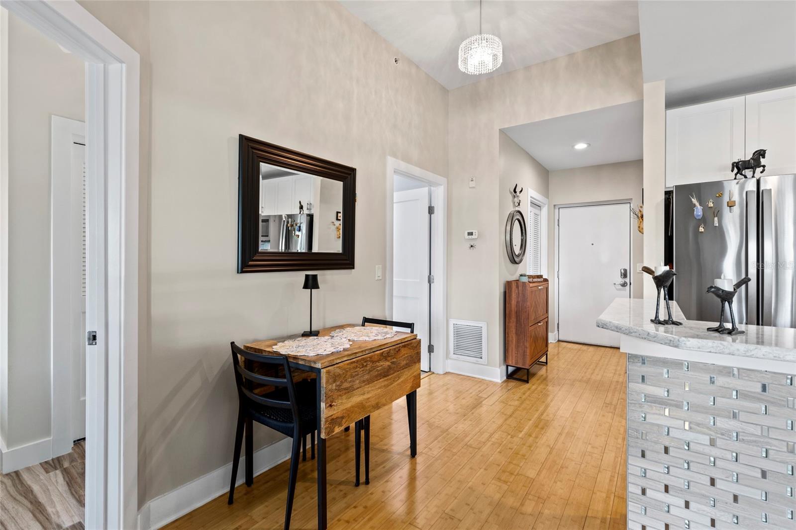 Image 10 of 27 For 1010 Central Avenue 122