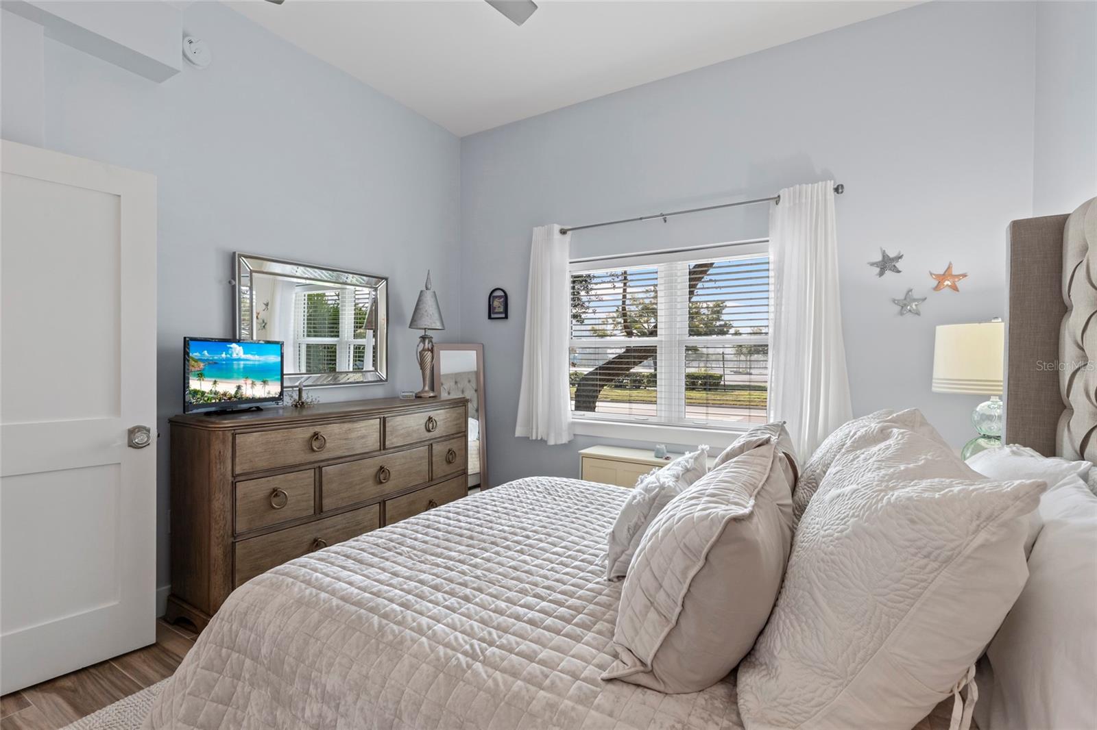 Image 16 of 27 For 1010 Central Avenue 122