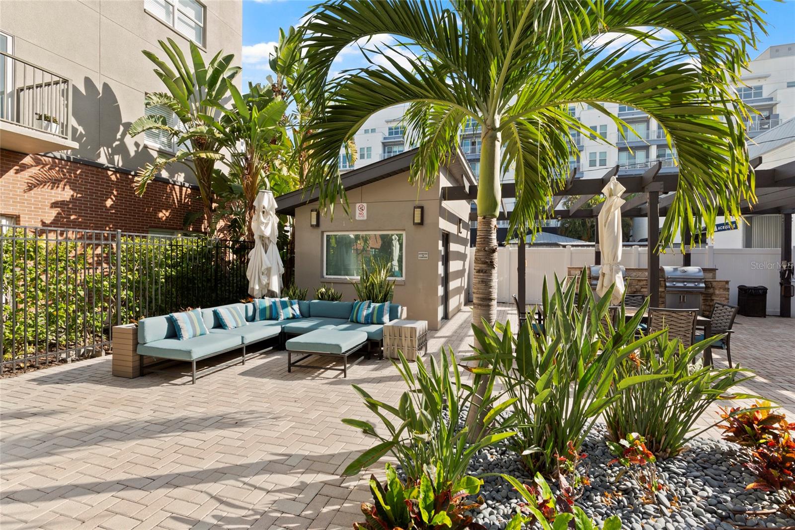 Image 2 of 27 For 1010 Central Avenue 122