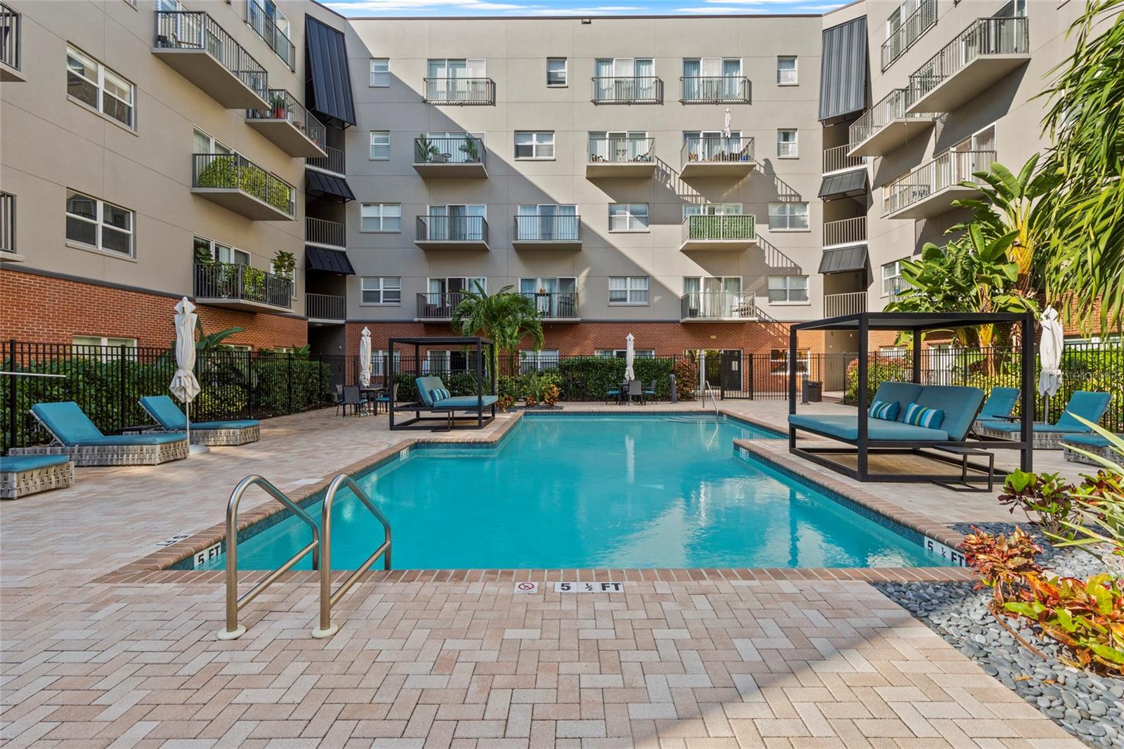 Image 21 of 27 For 1010 Central Avenue 122