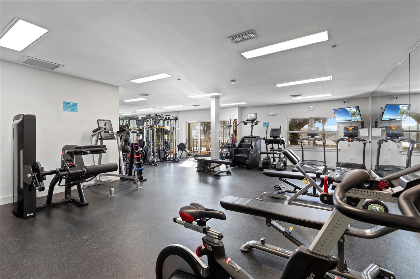 Image 23 of 27 For 1010 Central Avenue 122