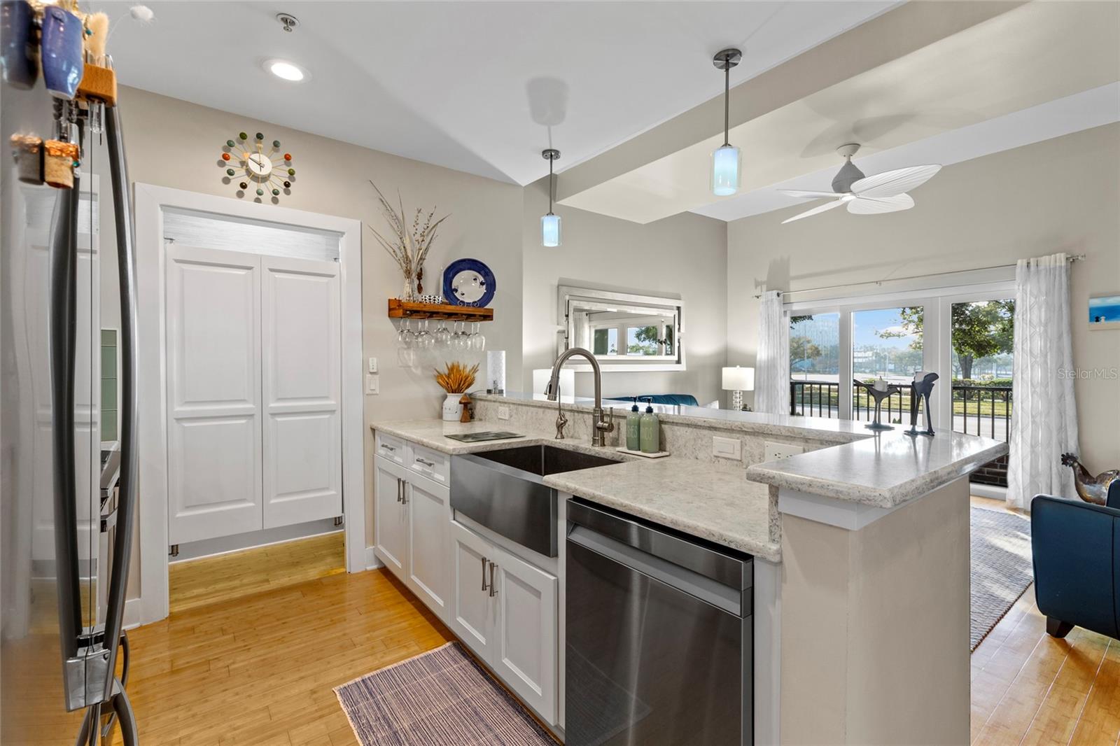 Image 6 of 27 For 1010 Central Avenue 122