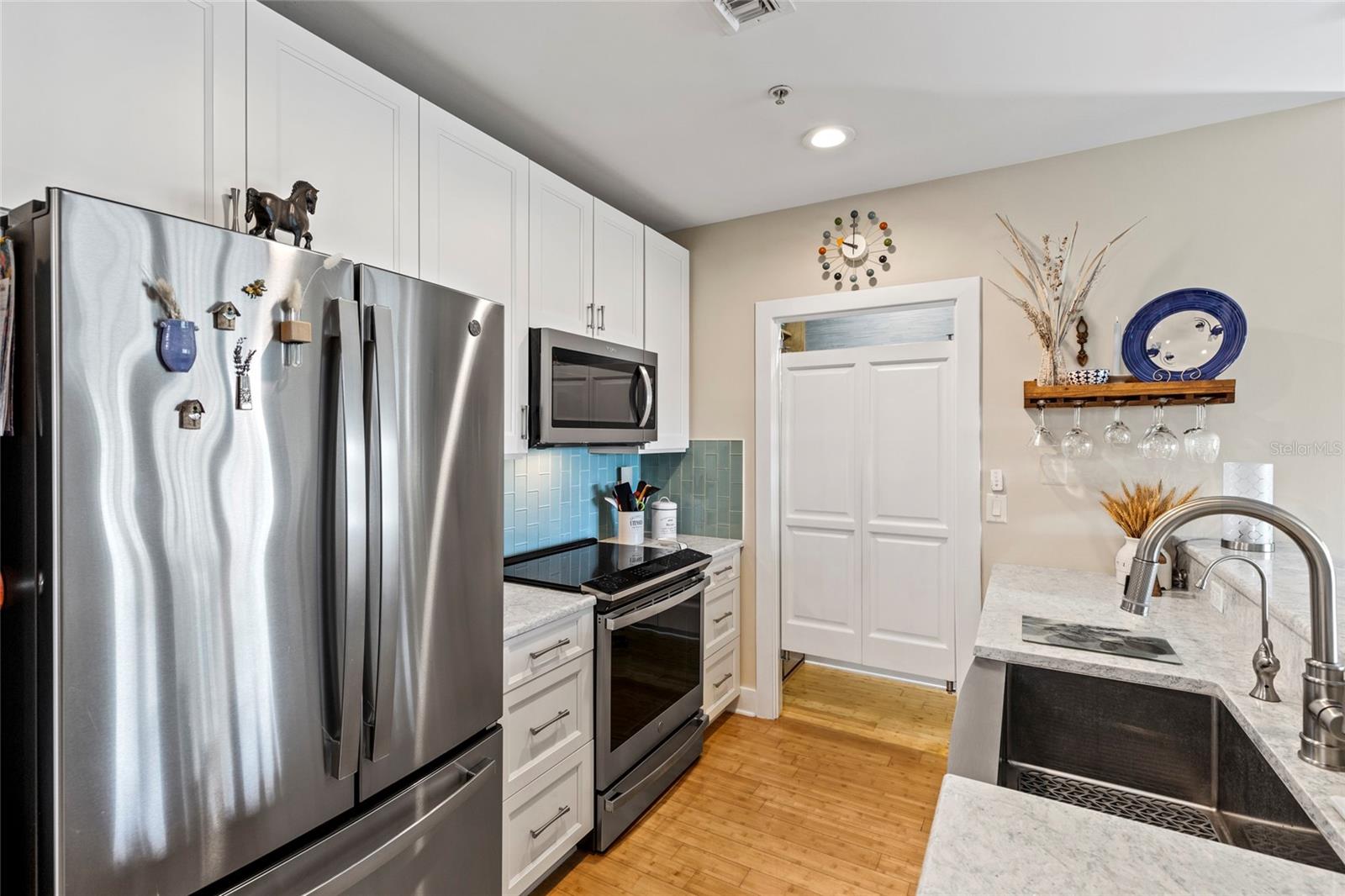 Image 7 of 27 For 1010 Central Avenue 122