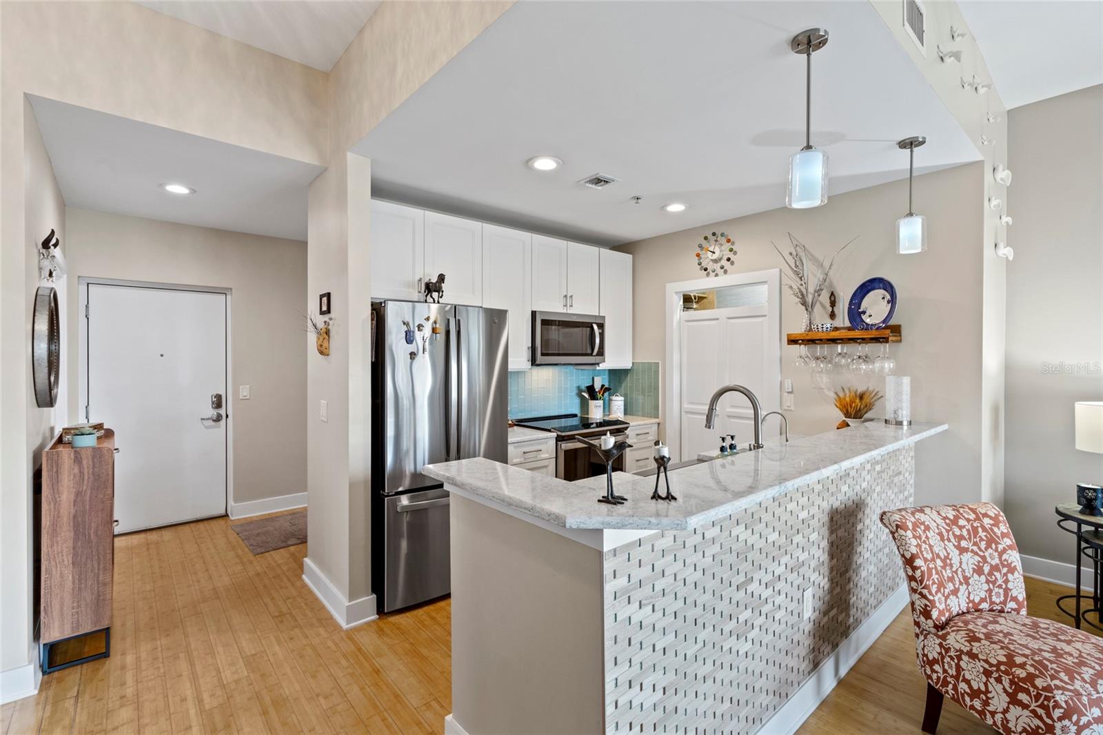 Image 8 of 27 For 1010 Central Avenue 122