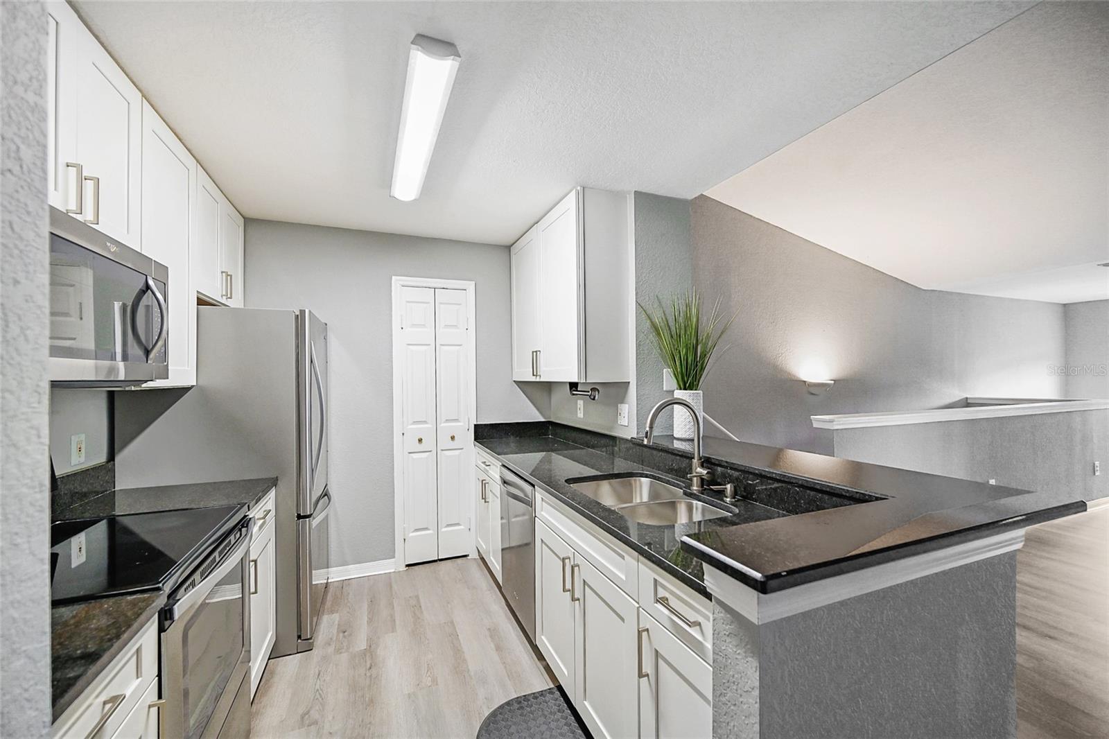 Image 12 of 41 For 7417 Vista Way 208