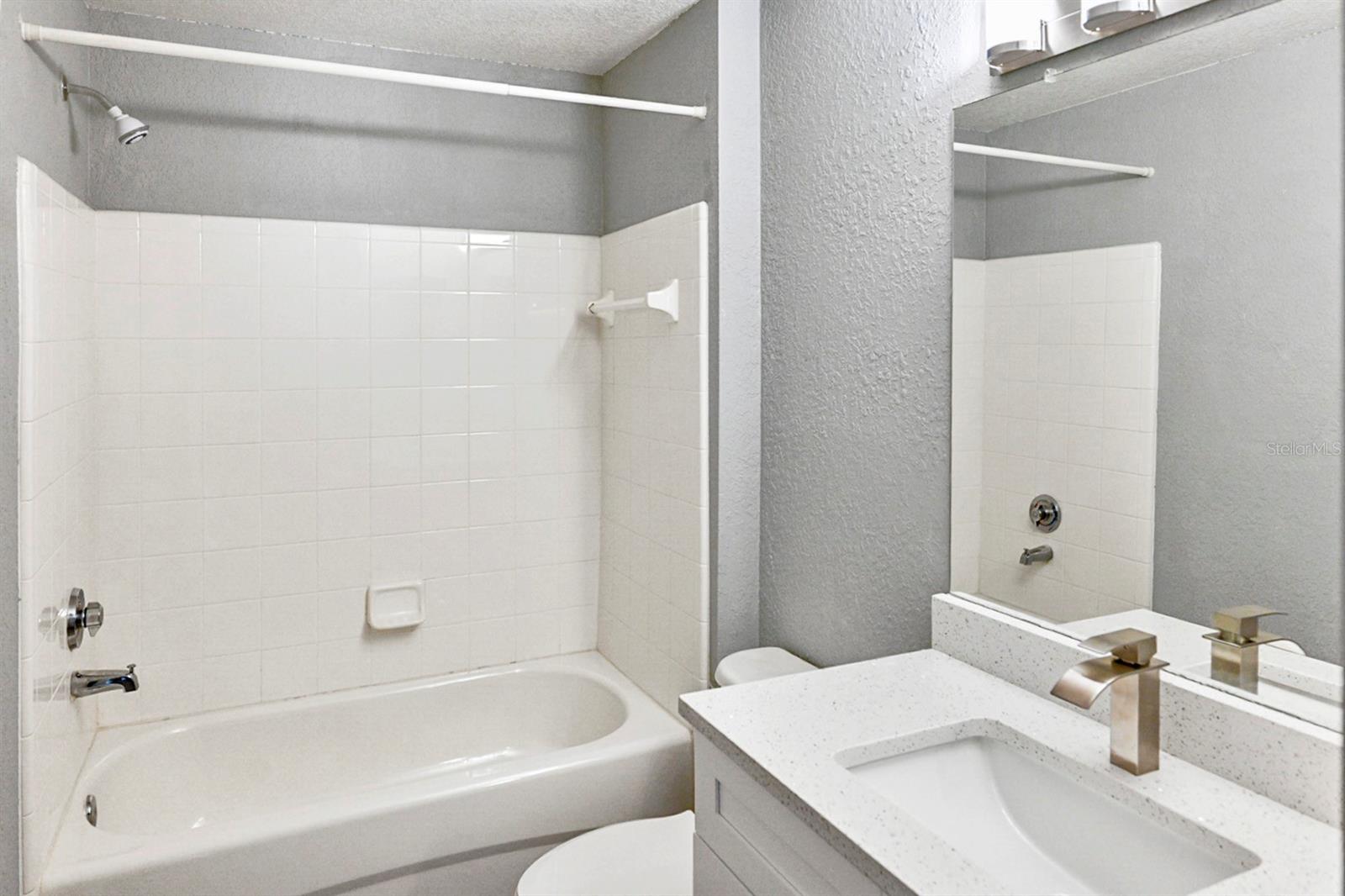 Image 23 of 41 For 7417 Vista Way 208