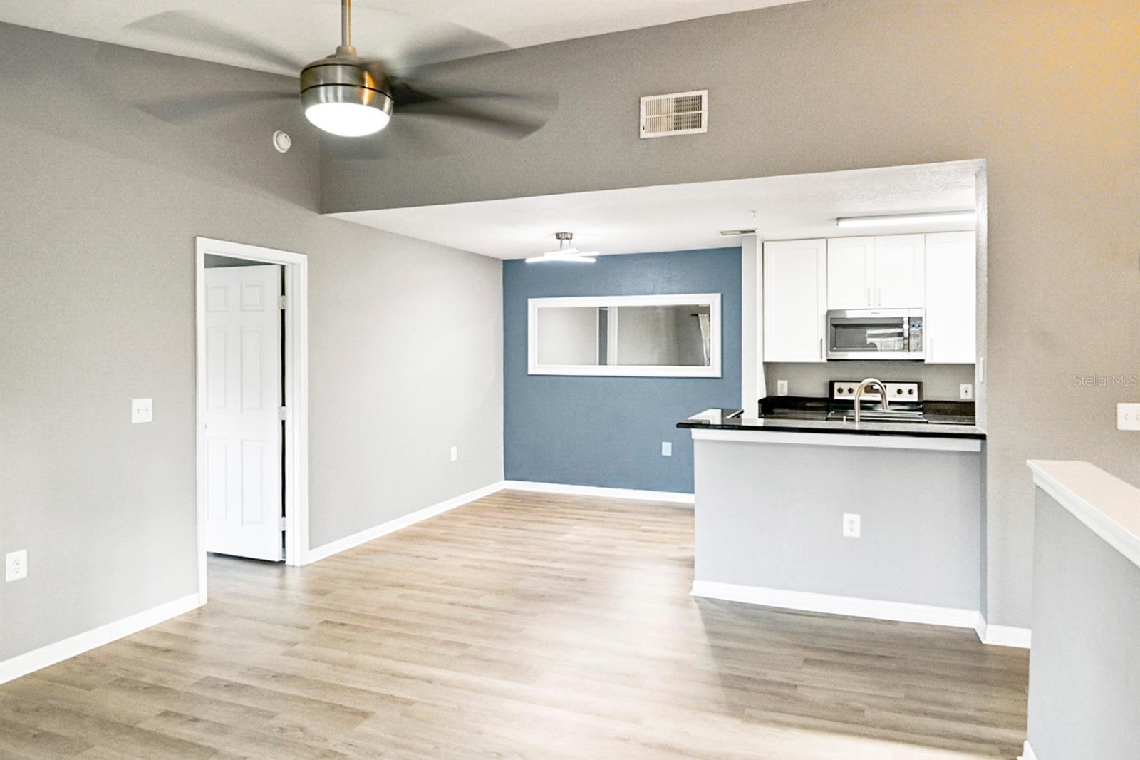 Image 5 of 41 For 7417 Vista Way 208