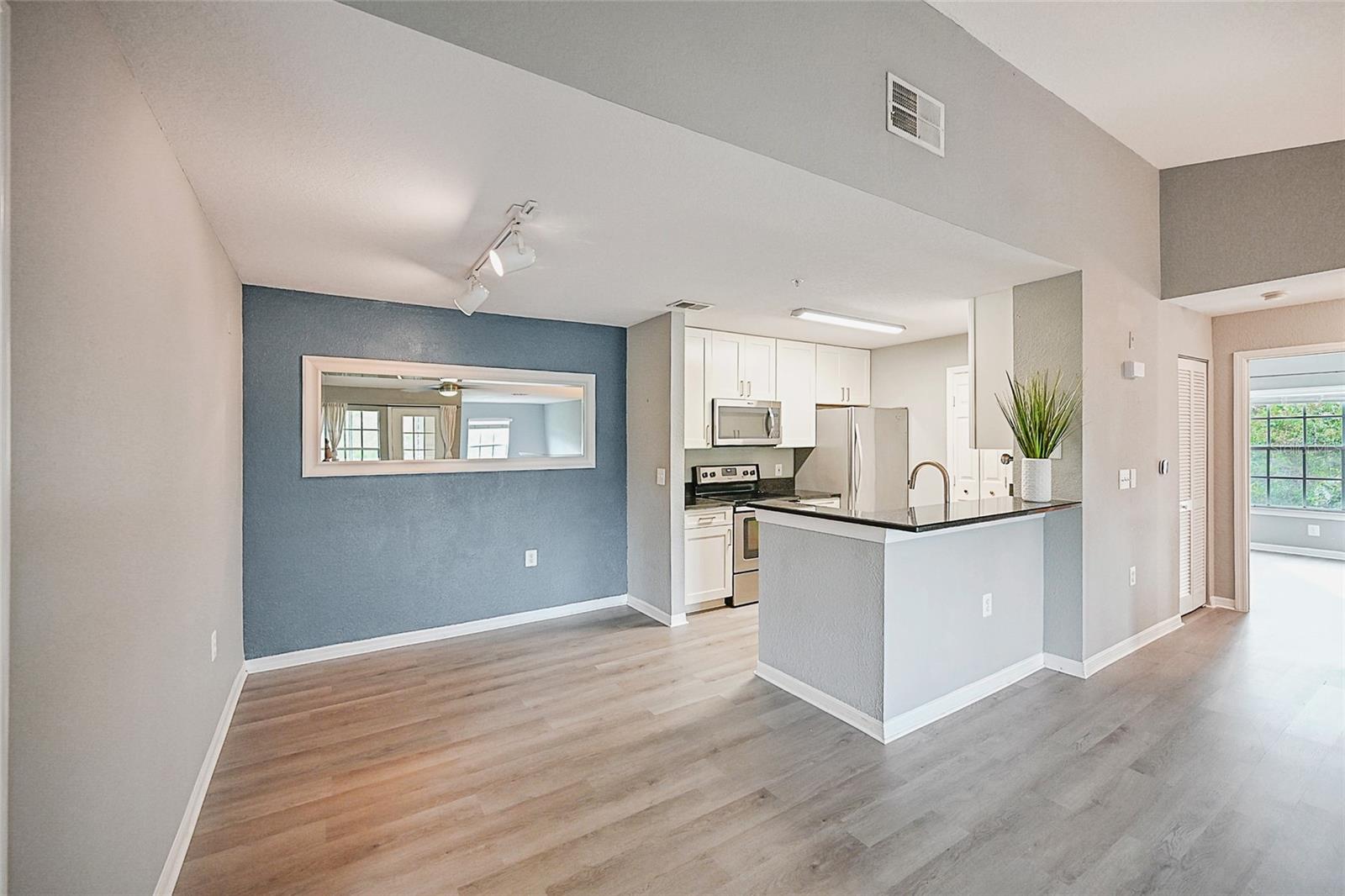 Image 7 of 41 For 7417 Vista Way 208