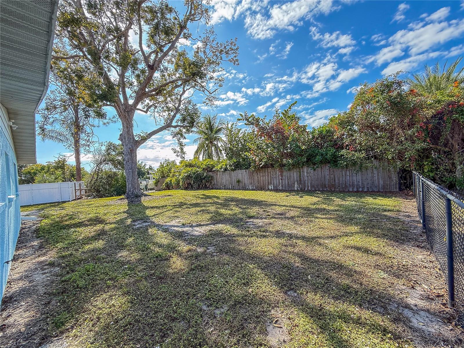 Image 20 of 75 For 2401 10th Street W