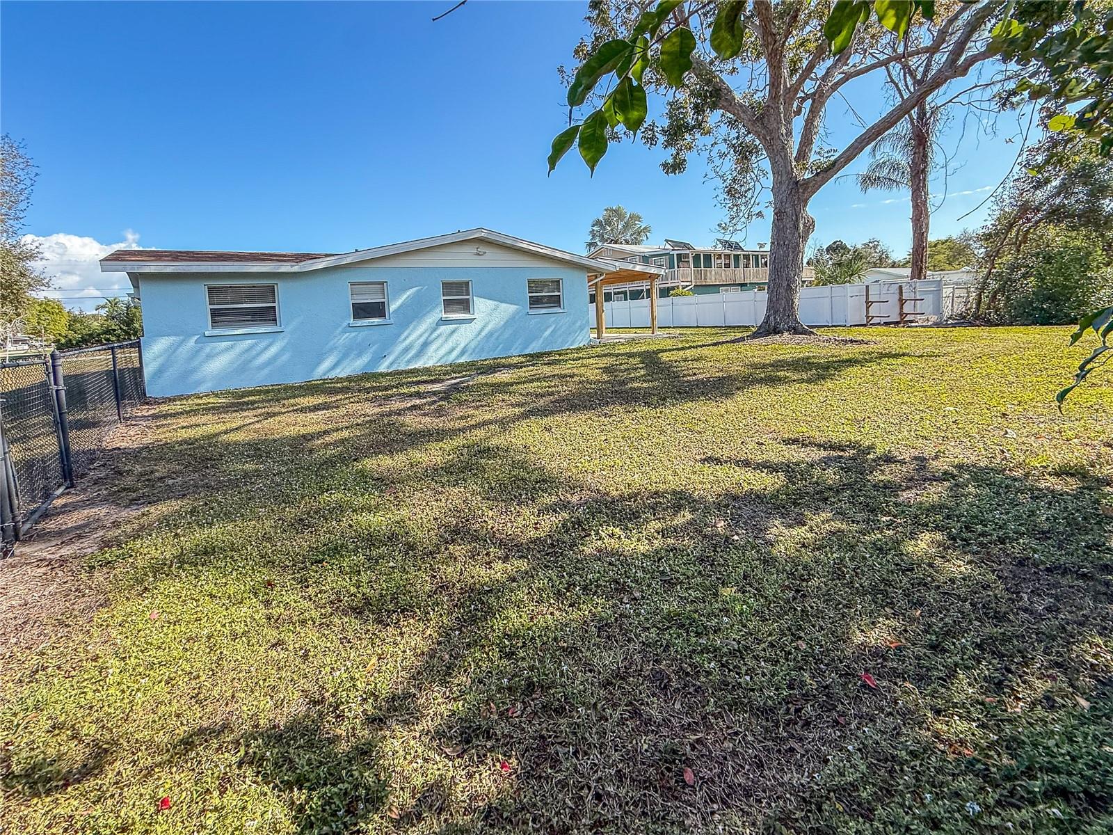 Image 21 of 75 For 2401 10th Street W