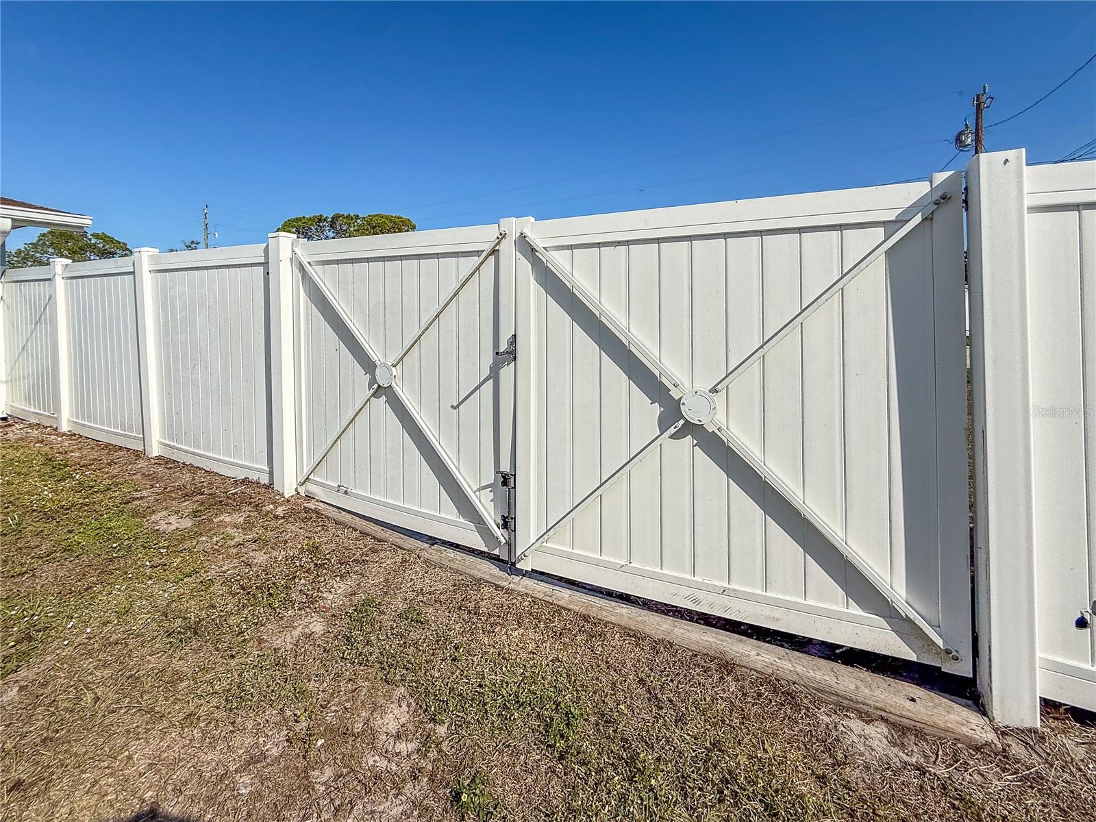 Image 27 of 75 For 2401 10th Street W