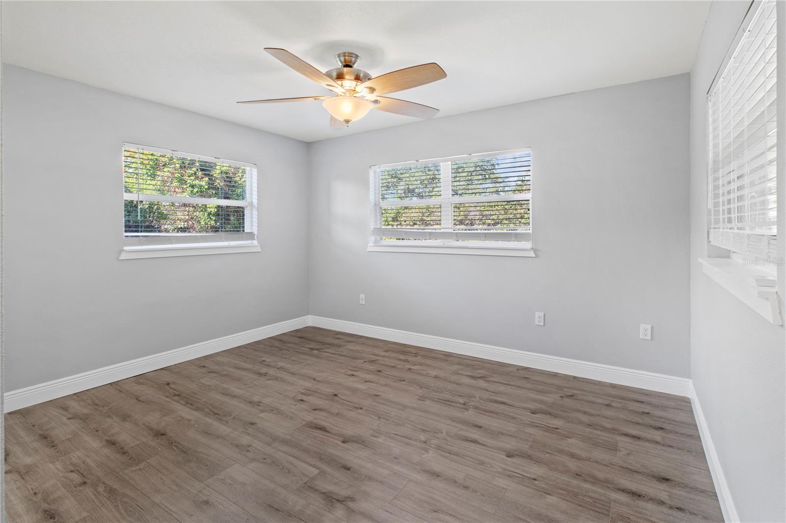 Image 38 of 75 For 2401 10th Street W