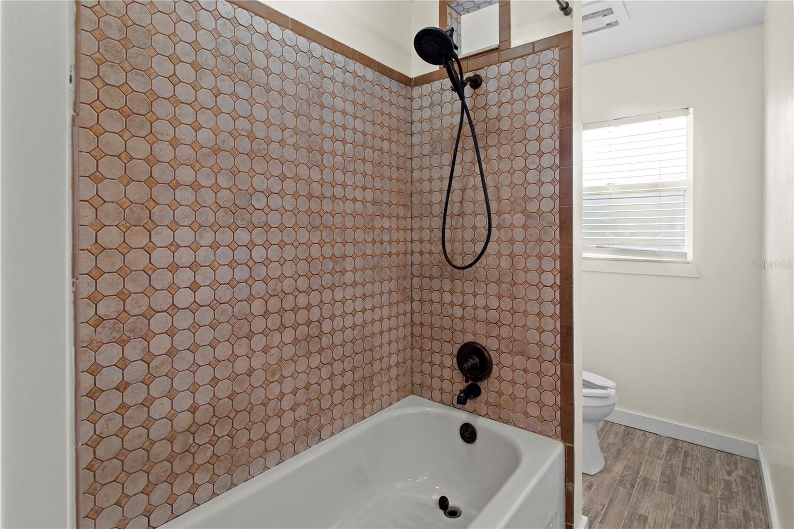 Image 43 of 75 For 2401 10th Street W