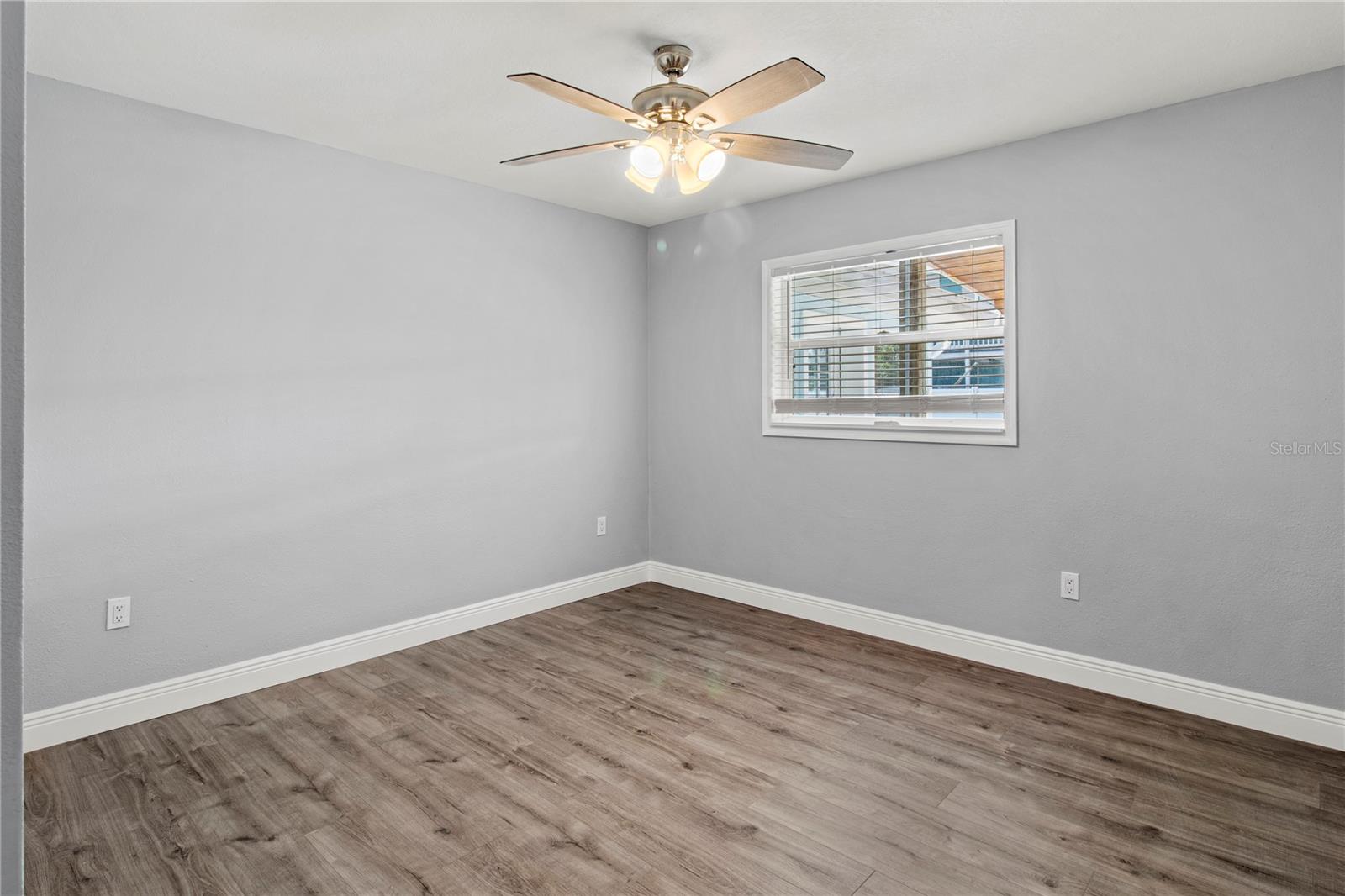 Image 46 of 75 For 2401 10th Street W