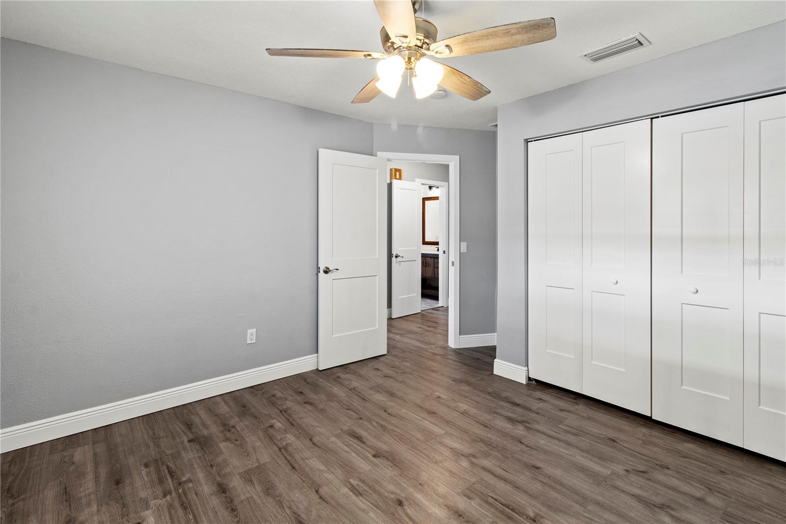 Image 47 of 75 For 2401 10th Street W