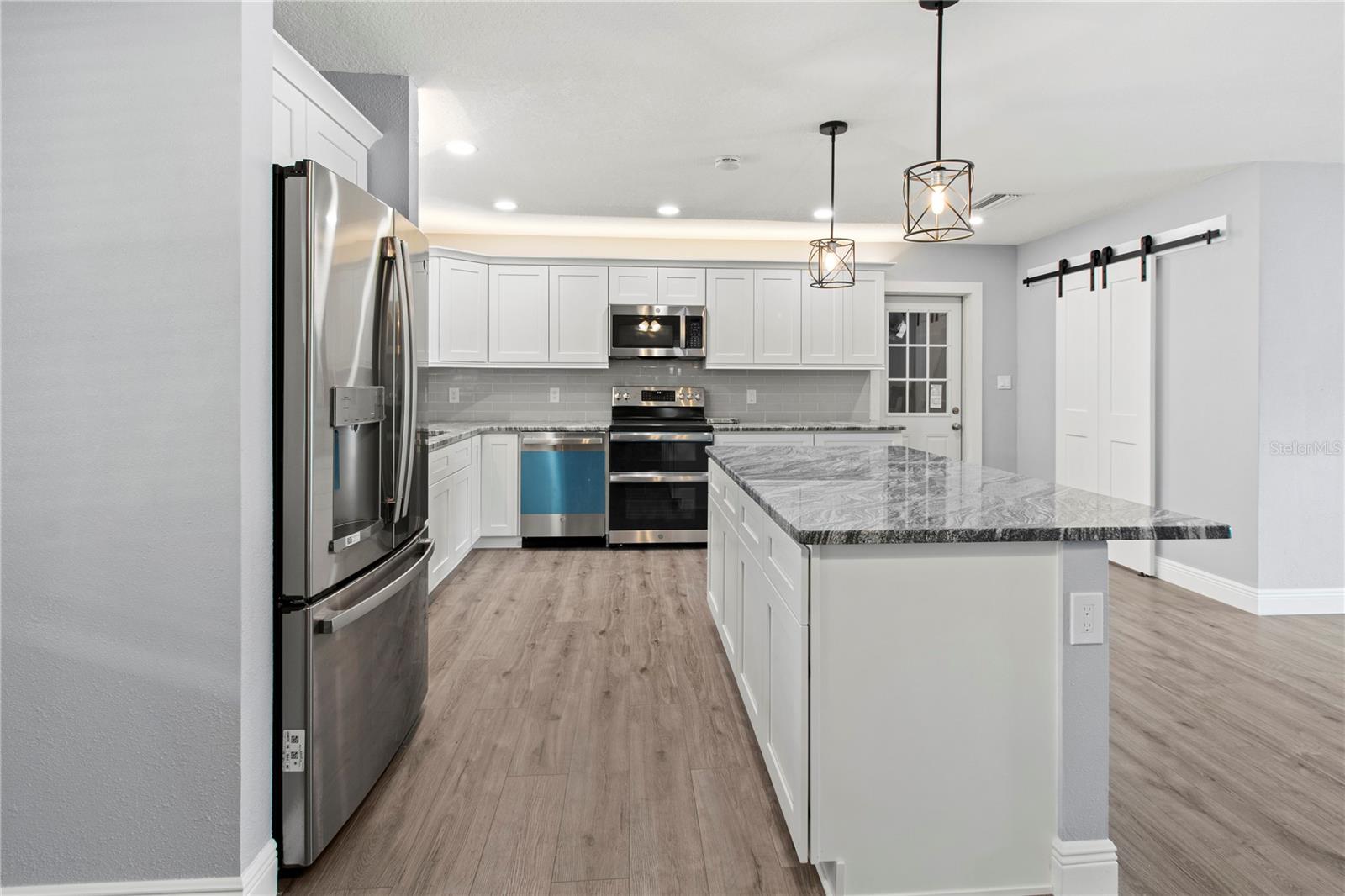 Image 53 of 75 For 2401 10th Street W