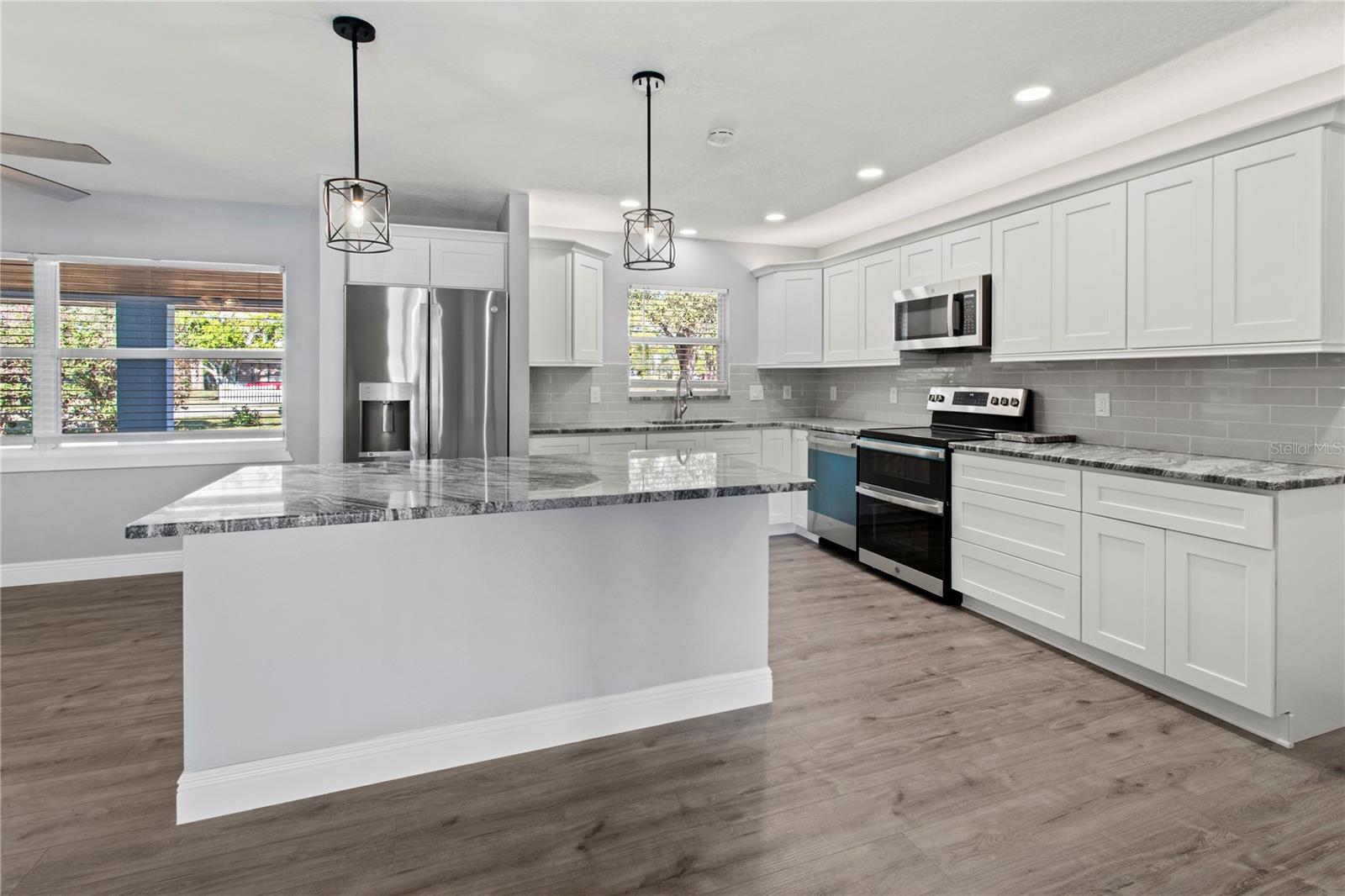 Image 54 of 75 For 2401 10th Street W