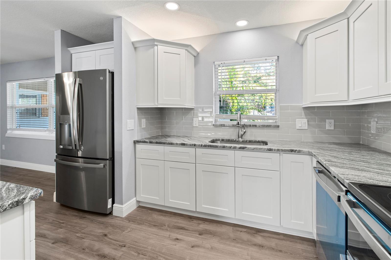 Image 56 of 75 For 2401 10th Street W