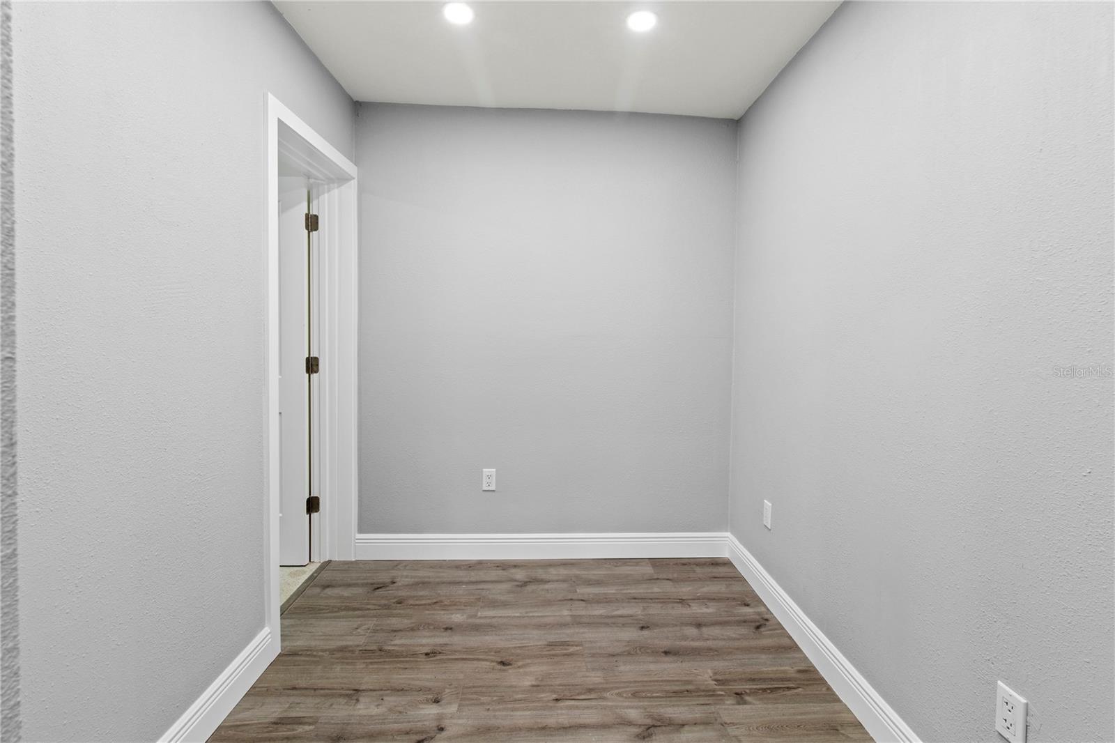 Image 71 of 75 For 2401 10th Street W