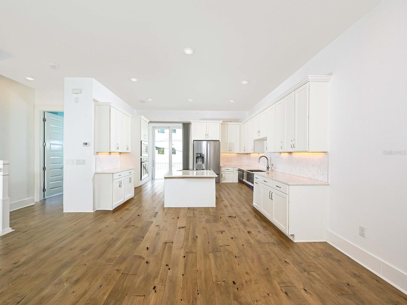 Image 11 of 100 For 516 Laurel Park Drive