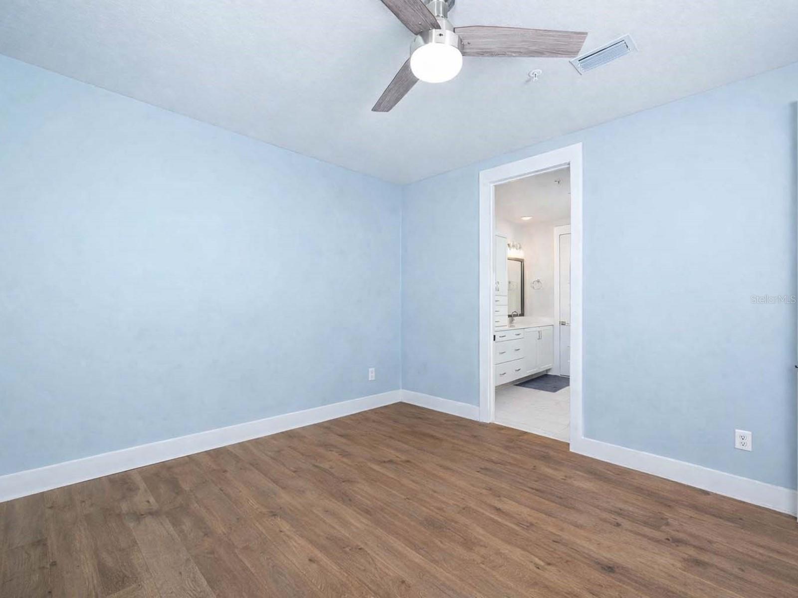 Image 21 of 100 For 516 Laurel Park Drive