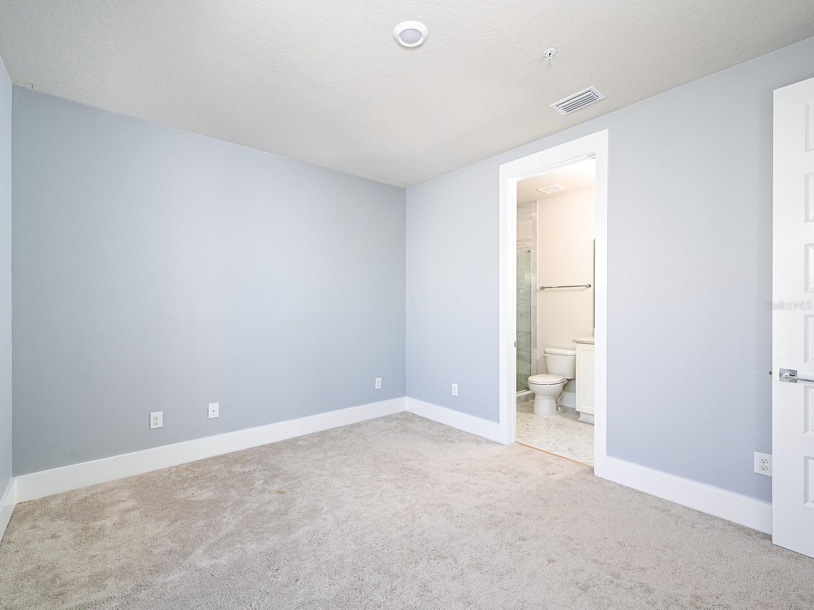 Image 33 of 100 For 516 Laurel Park Drive