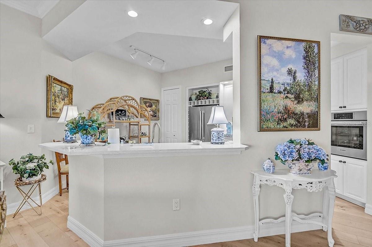 Image 11 of 59 For 409 North Point Road 902