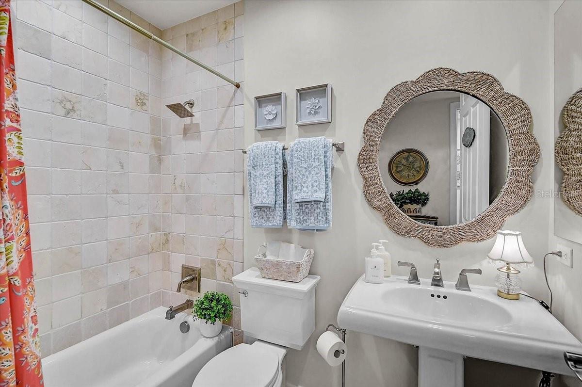 Image 20 of 59 For 409 North Point Road 902