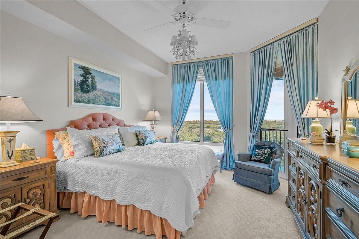 Image 21 of 59 For 409 North Point Road 902