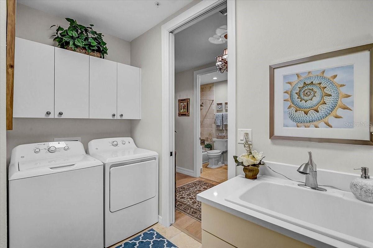 Image 28 of 59 For 409 North Point Road 902