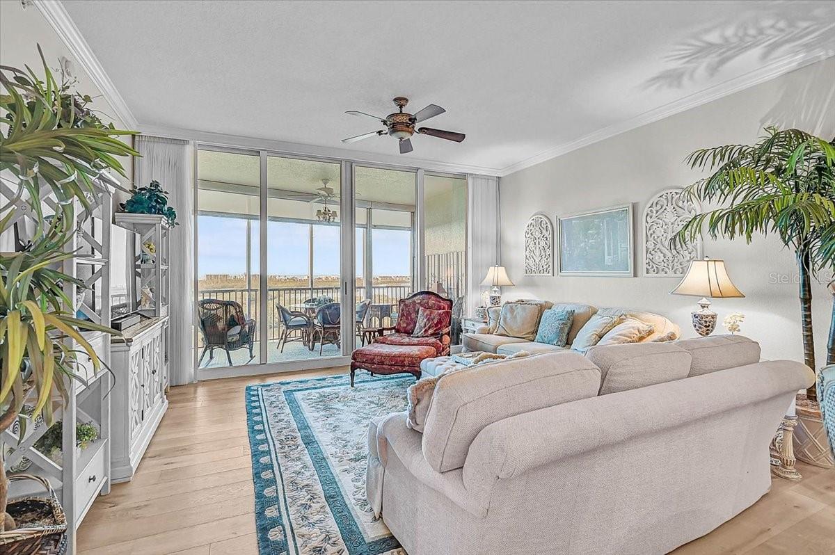 Image 30 of 59 For 409 North Point Road 902