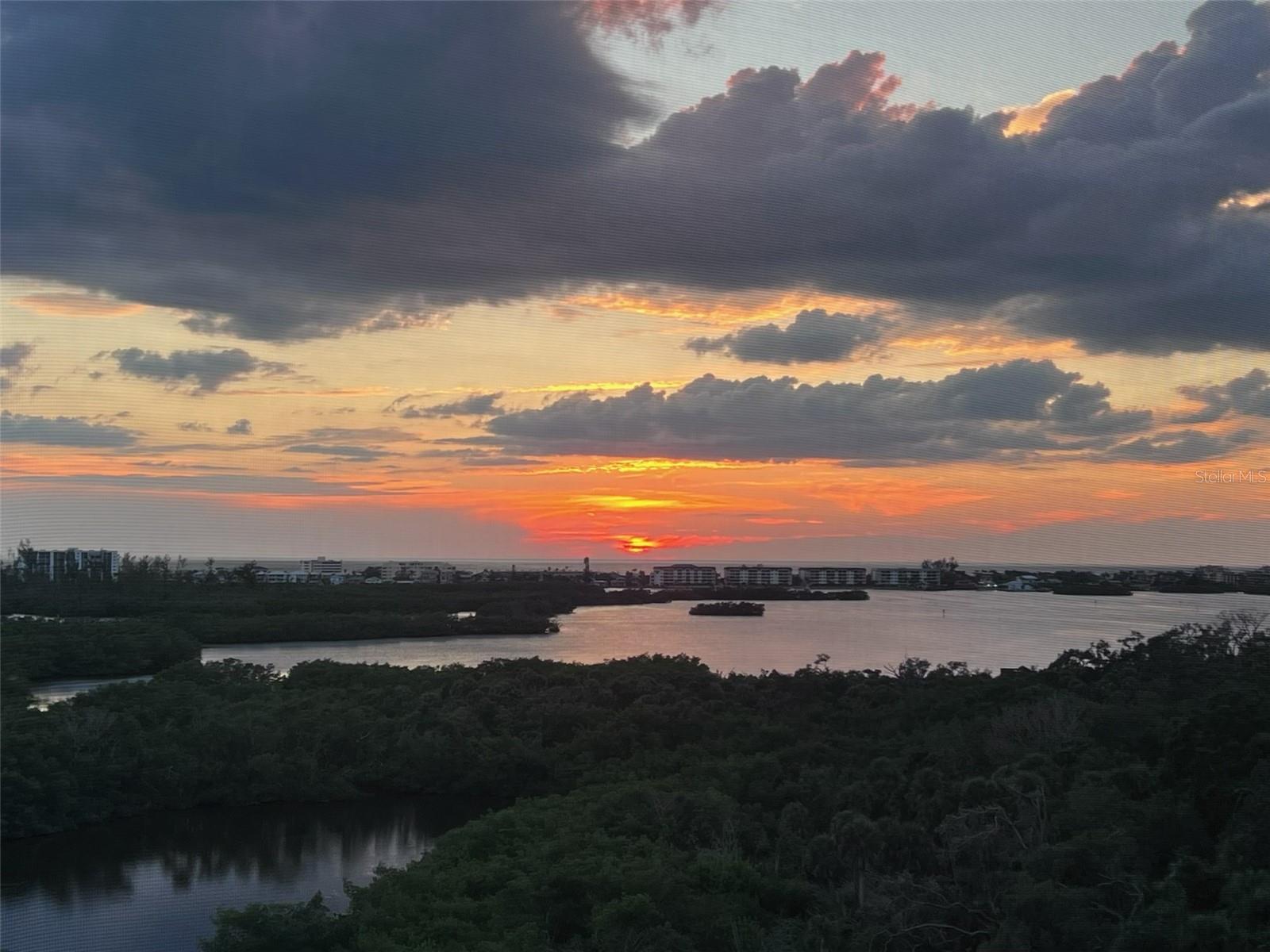 Image 8 of 59 For 409 North Point Road 902