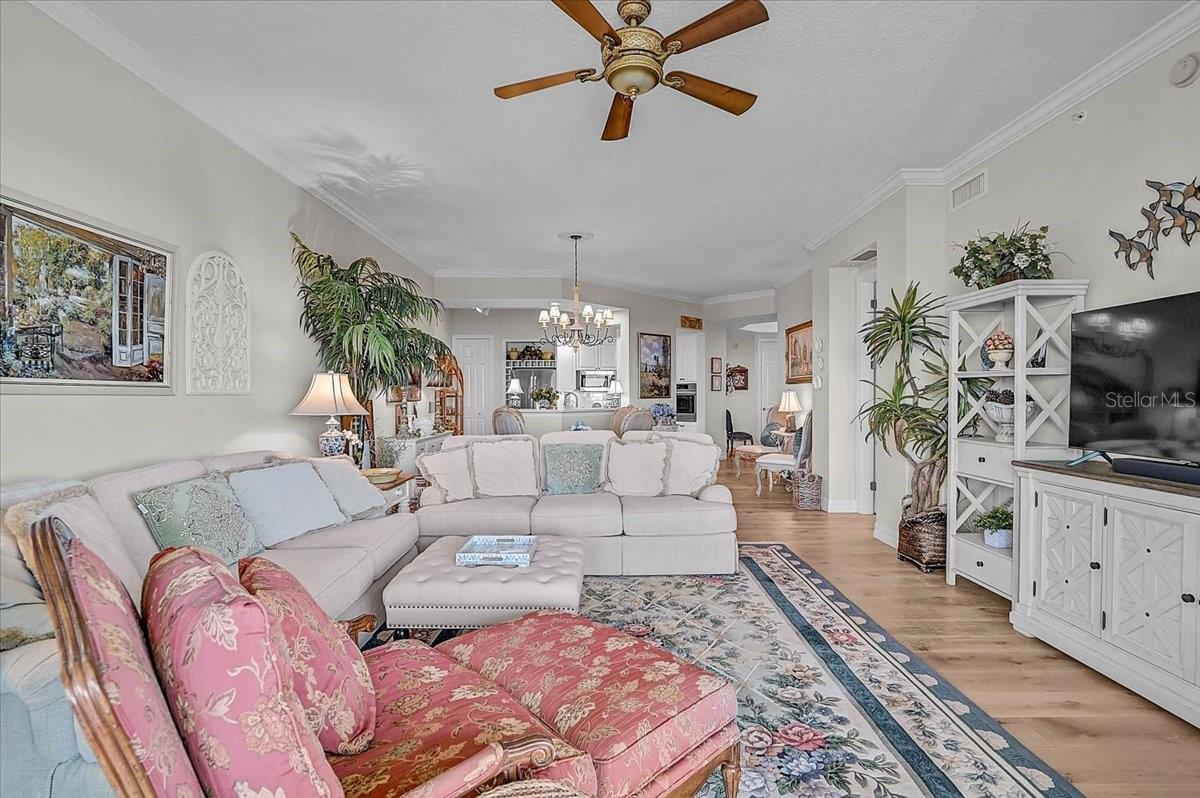 Image 9 of 59 For 409 North Point Road 902