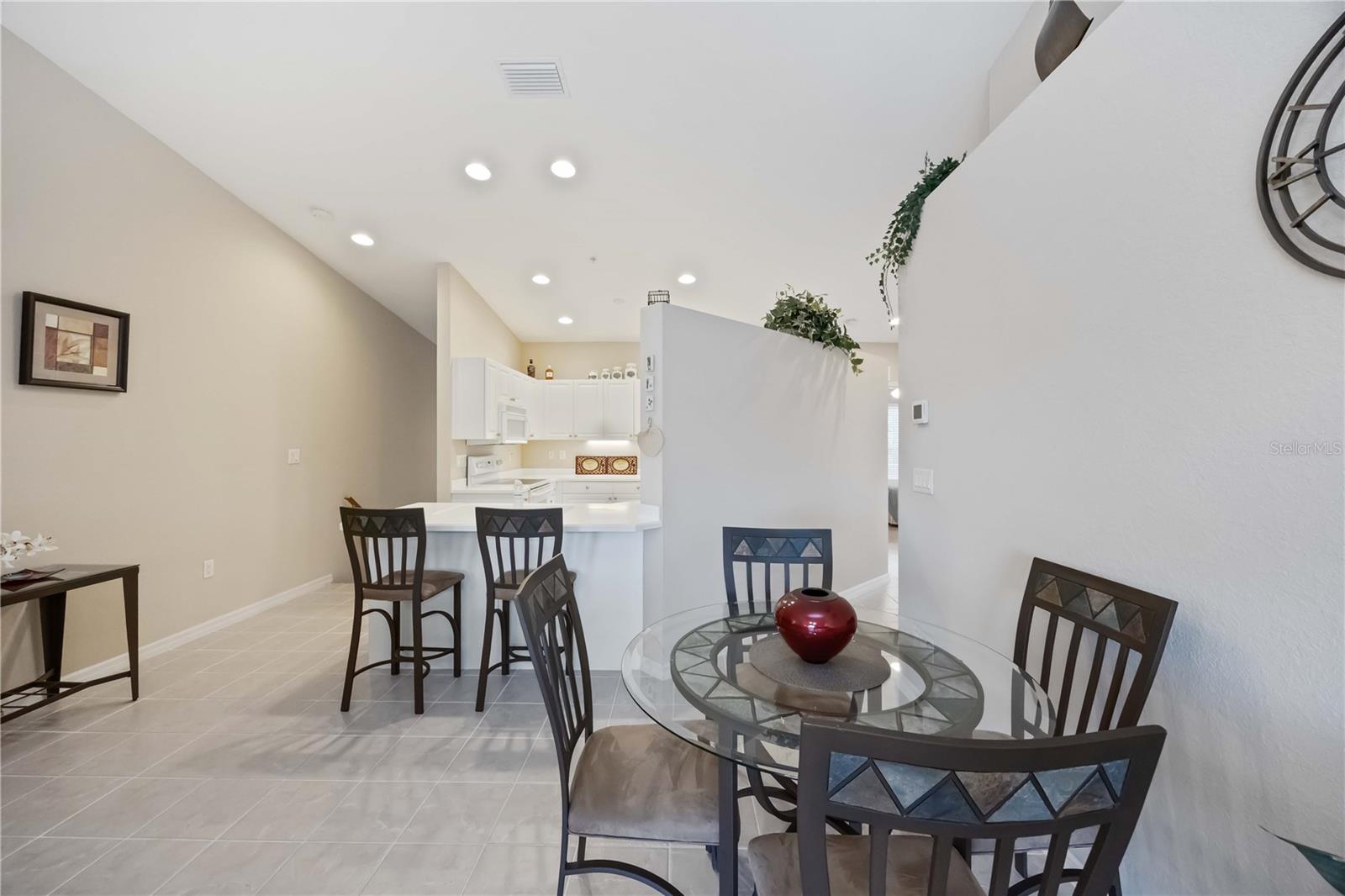 Image 10 of 52 For 6424 Bay Cedar Lane 201