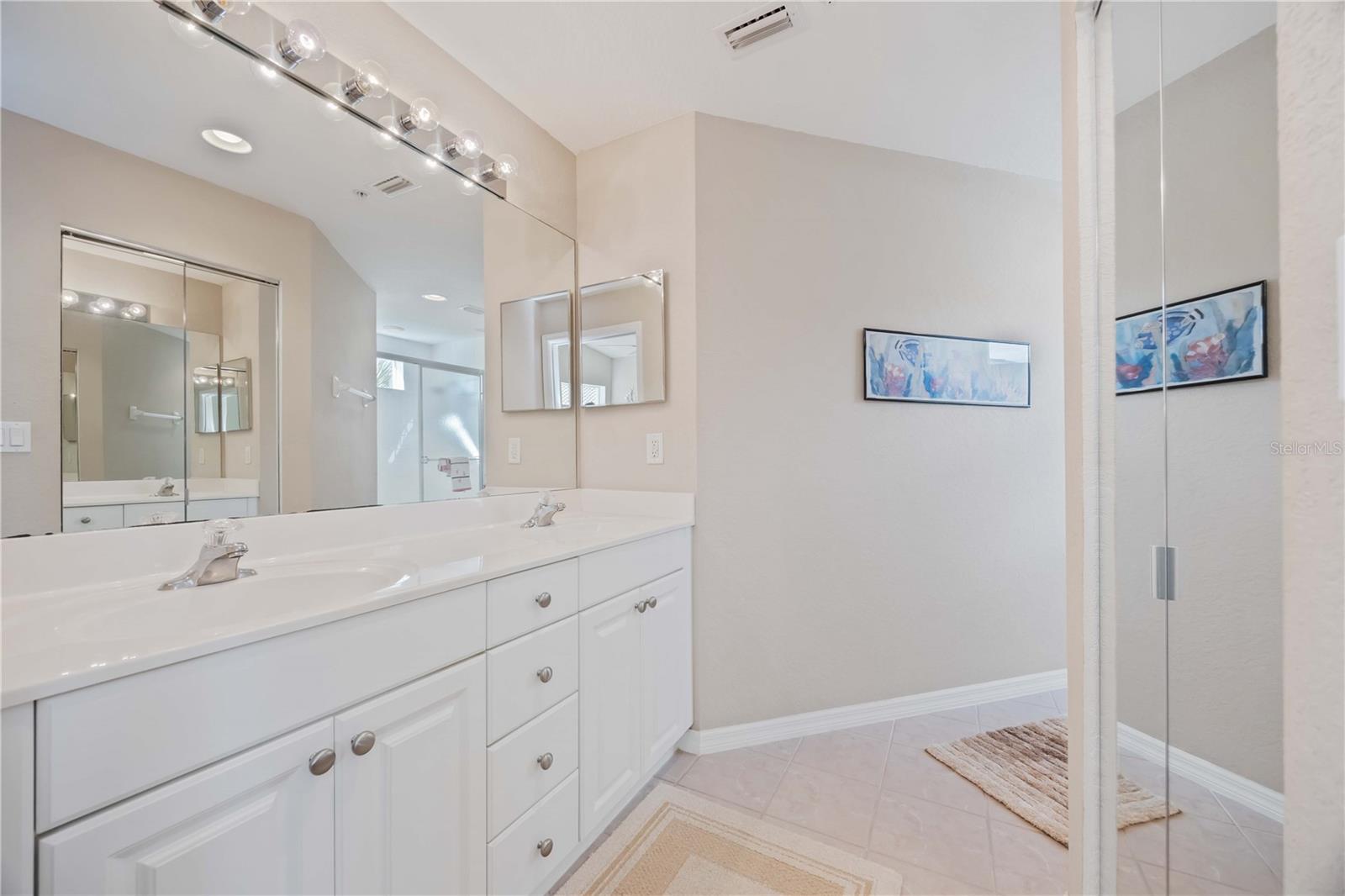 Image 25 of 52 For 6424 Bay Cedar Lane 201