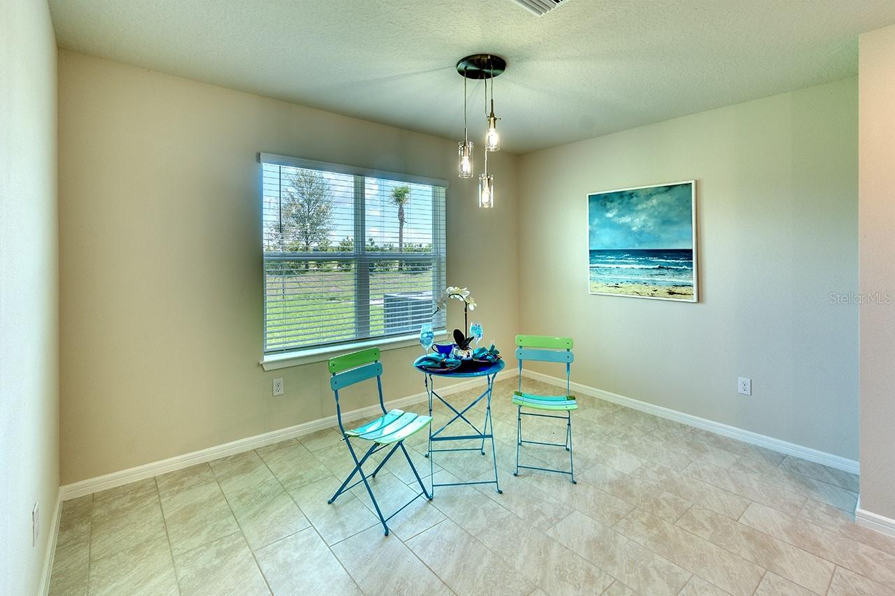 Image 11 of 32 For 8921 Royal River Circle