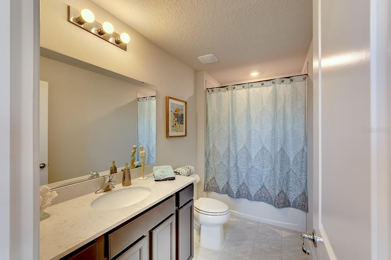 Image 15 of 32 For 8921 Royal River Circle