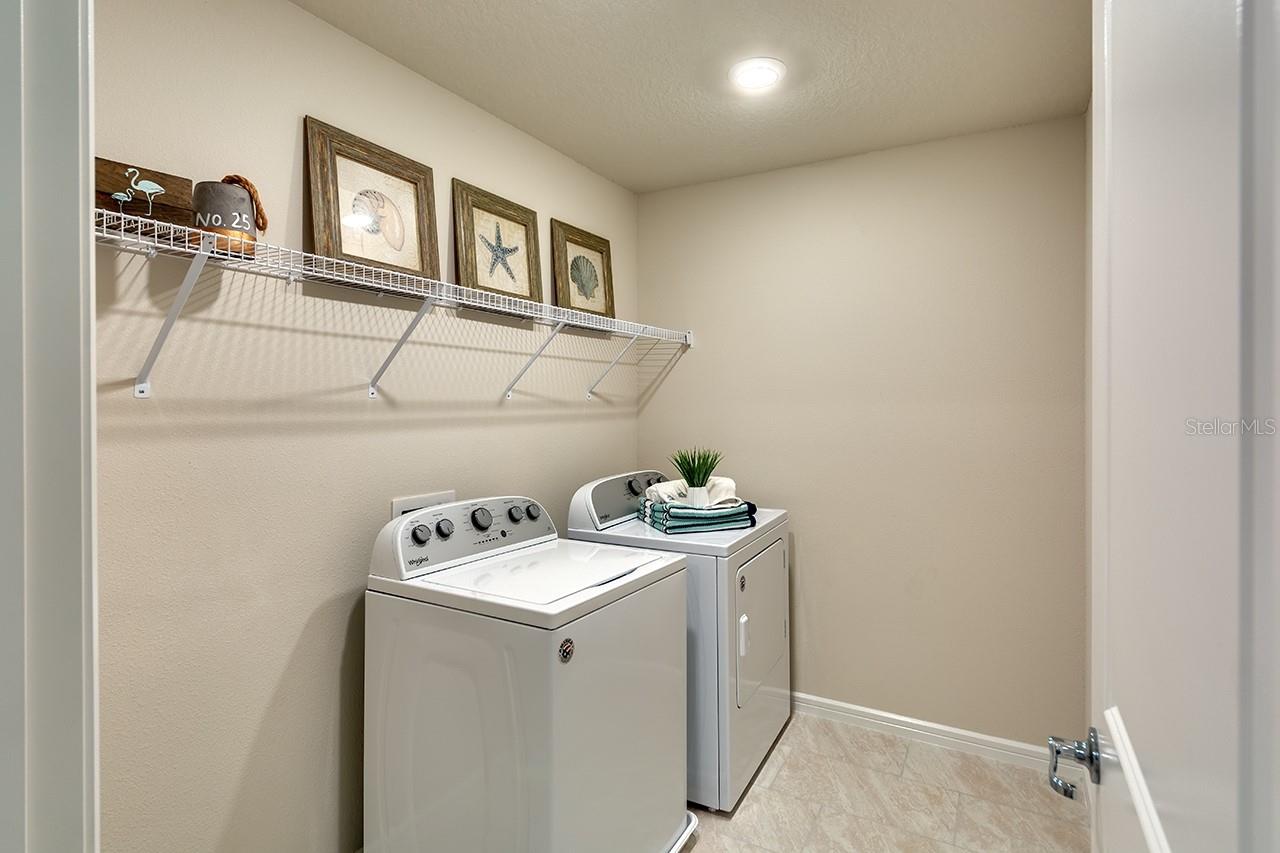 Image 16 of 32 For 8921 Royal River Circle