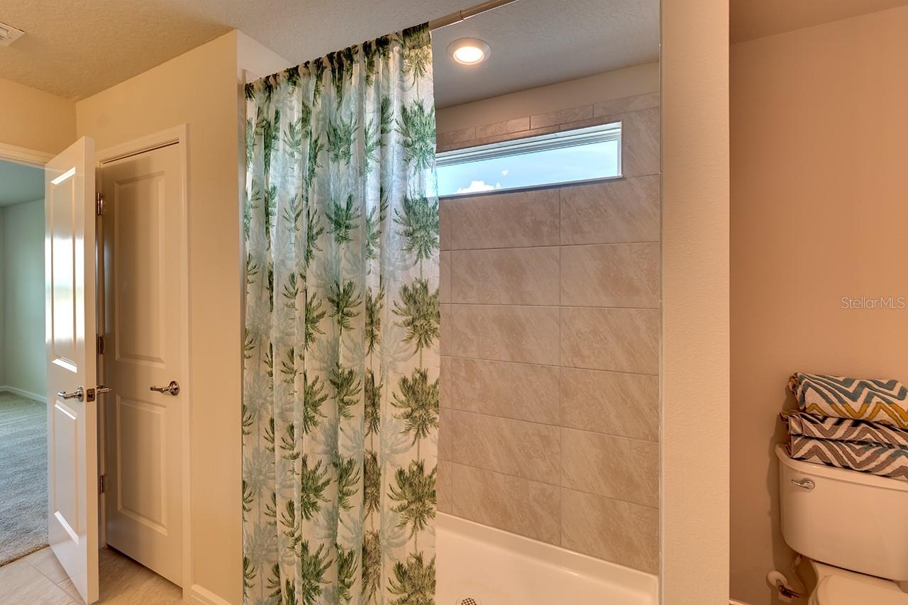 Image 21 of 32 For 8921 Royal River Circle