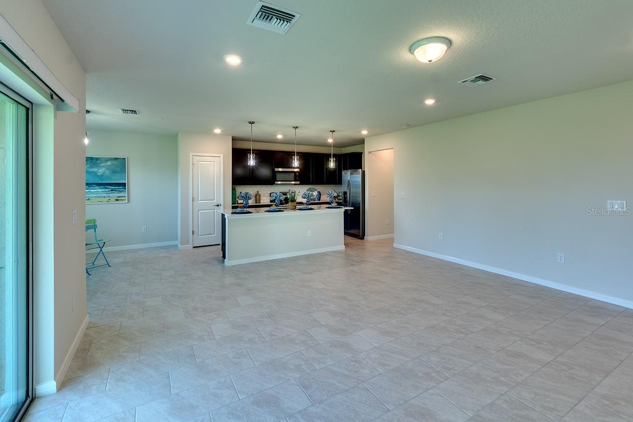 Image 6 of 32 For 8921 Royal River Circle