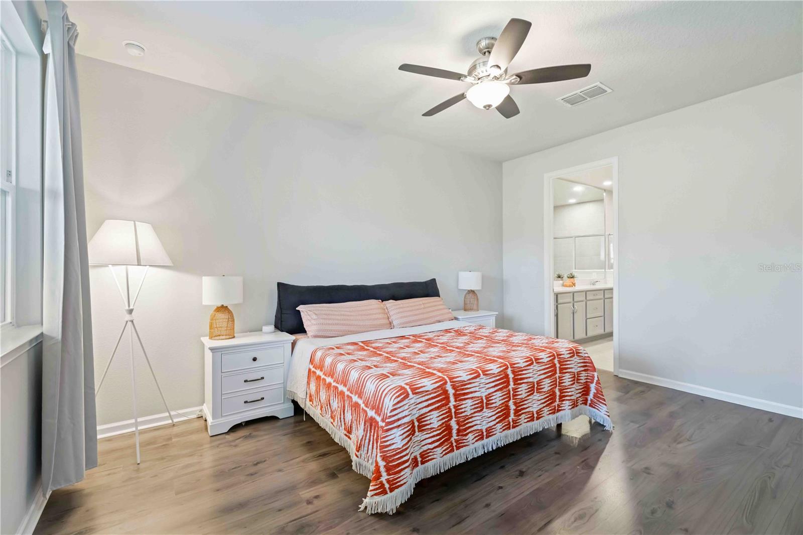 Image 13 of 36 For 5658 Silverbridge Trail