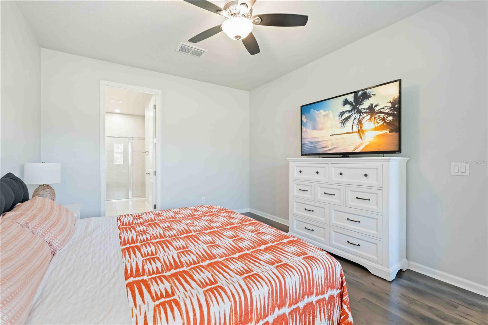 Image 14 of 36 For 5658 Silverbridge Trail