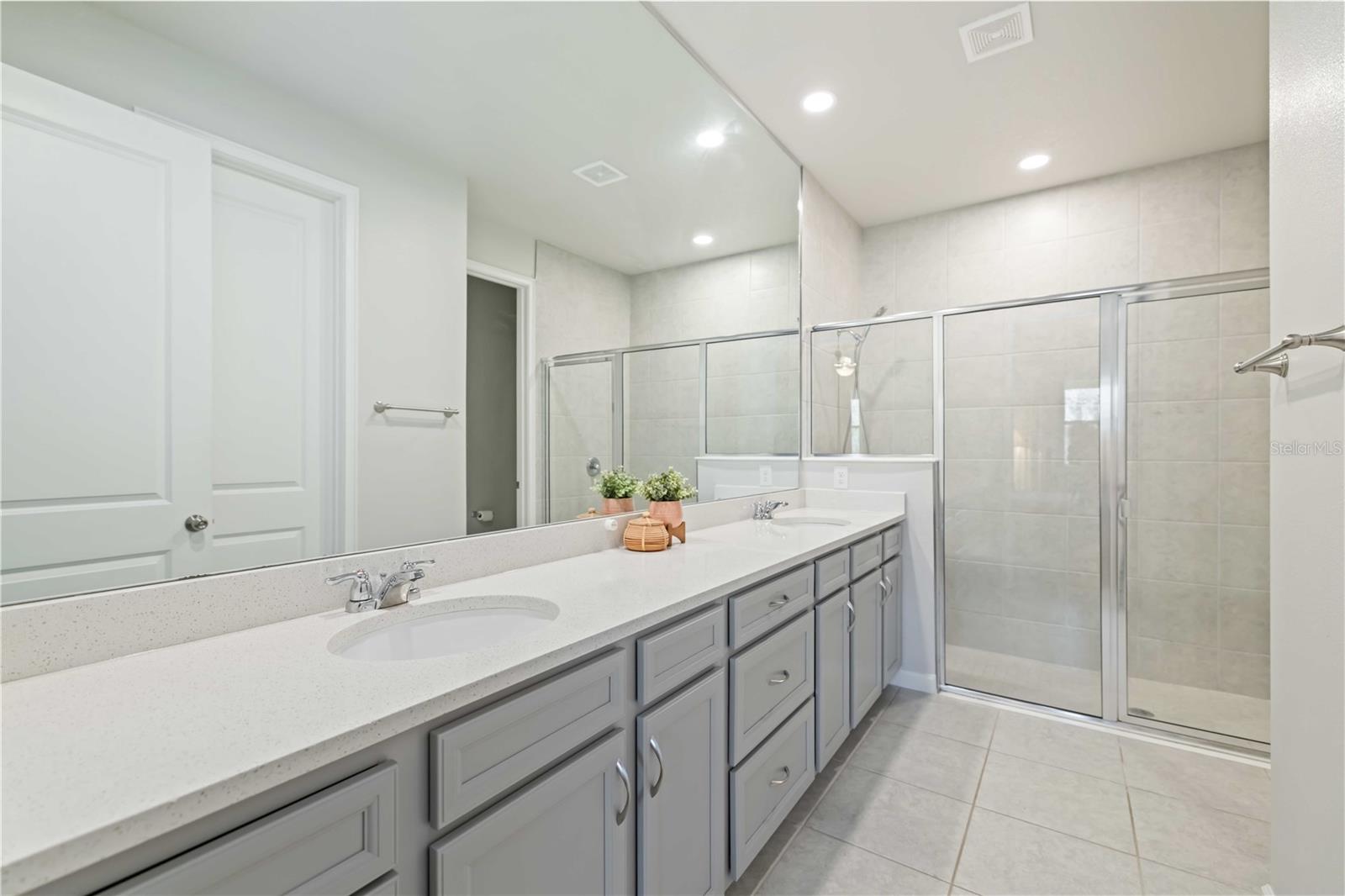 Image 15 of 36 For 5658 Silverbridge Trail