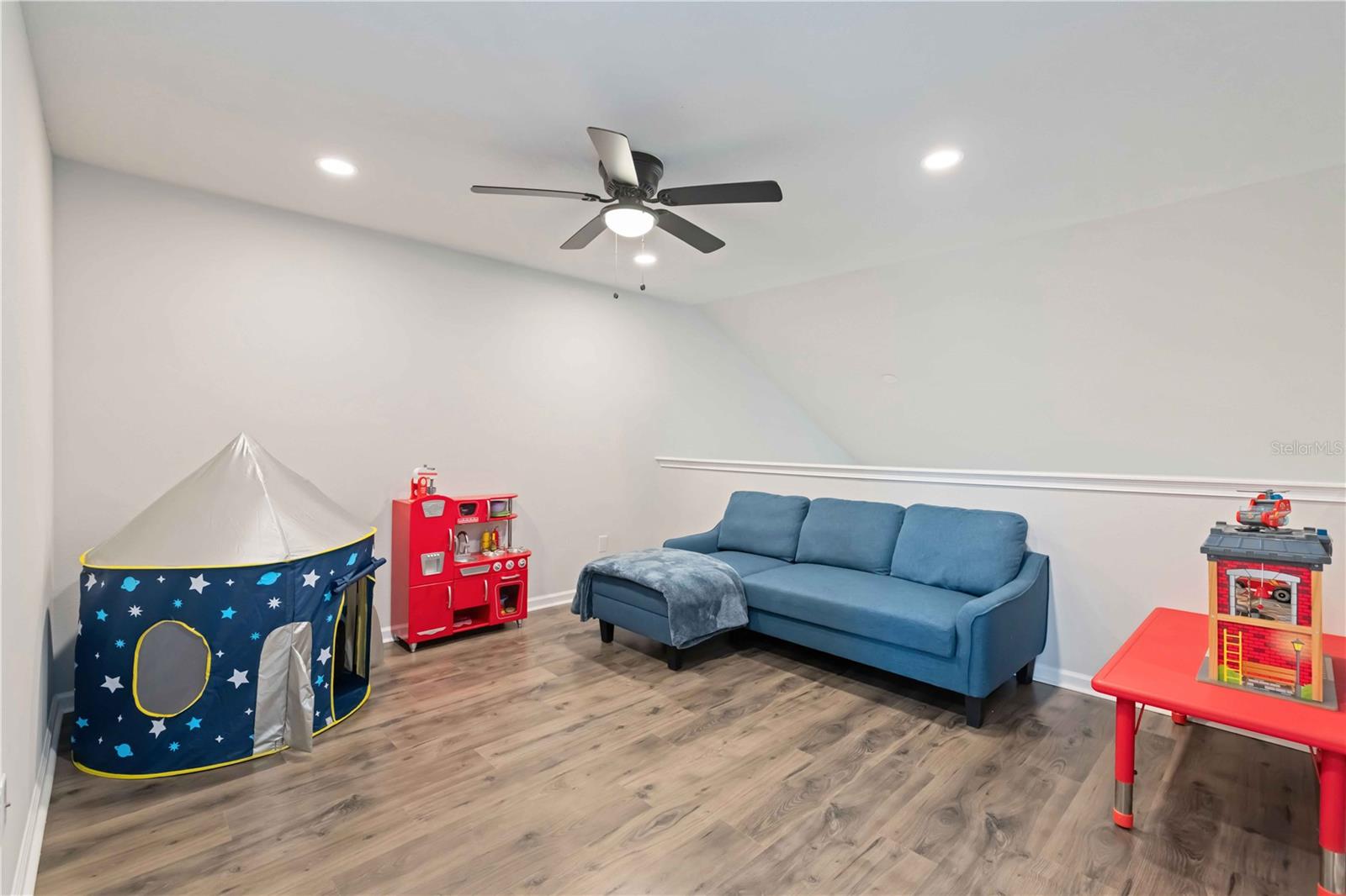 Image 17 of 36 For 5658 Silverbridge Trail