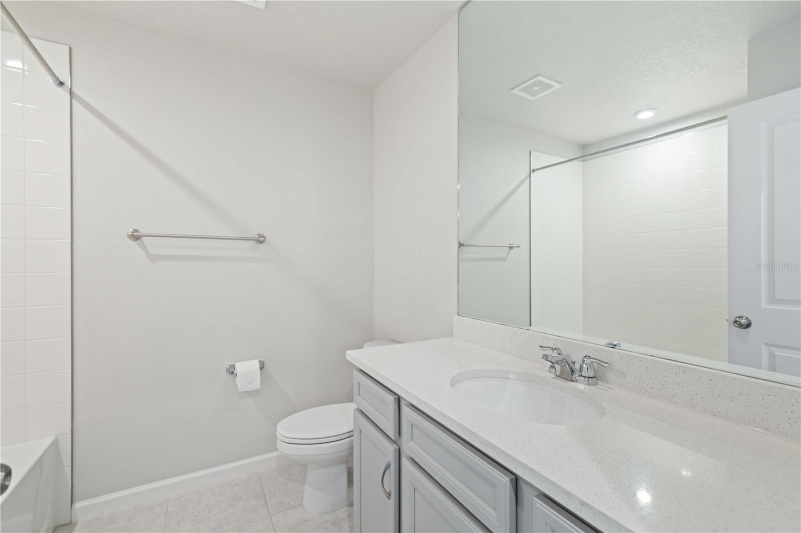 Image 21 of 36 For 5658 Silverbridge Trail